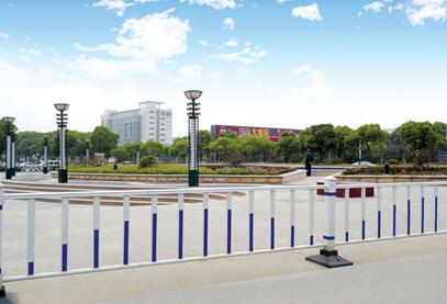 道路隔离护栏.jpg