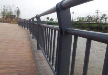 桥梁护栏.jpg